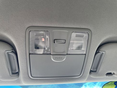 Used 2013 Hyundai Elantra GLS w/ Preferred Pkg FWD image 3