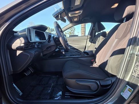 Certified 2025 Hyundai Elantra Sport image 9