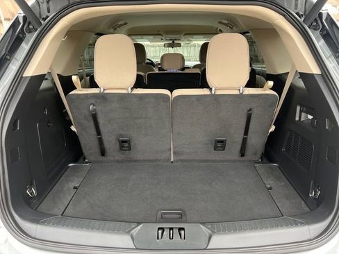 Used 2023 Ford Explorer XLT image 29