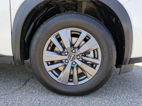 Certified 2024 Nissan Pathfinder SV FWD image 12