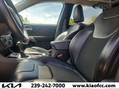 Used 2019 Jeep Cherokee Latitude Plus FWD image 25