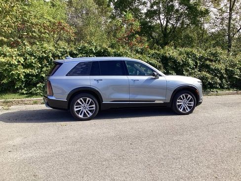 New 2026 Cadillac Vistiq Luxury w/ LPO, Floor Liner Package image 8