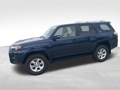 Used 2017 Toyota 4Runner SR5 Premium AWD/4WD image 2