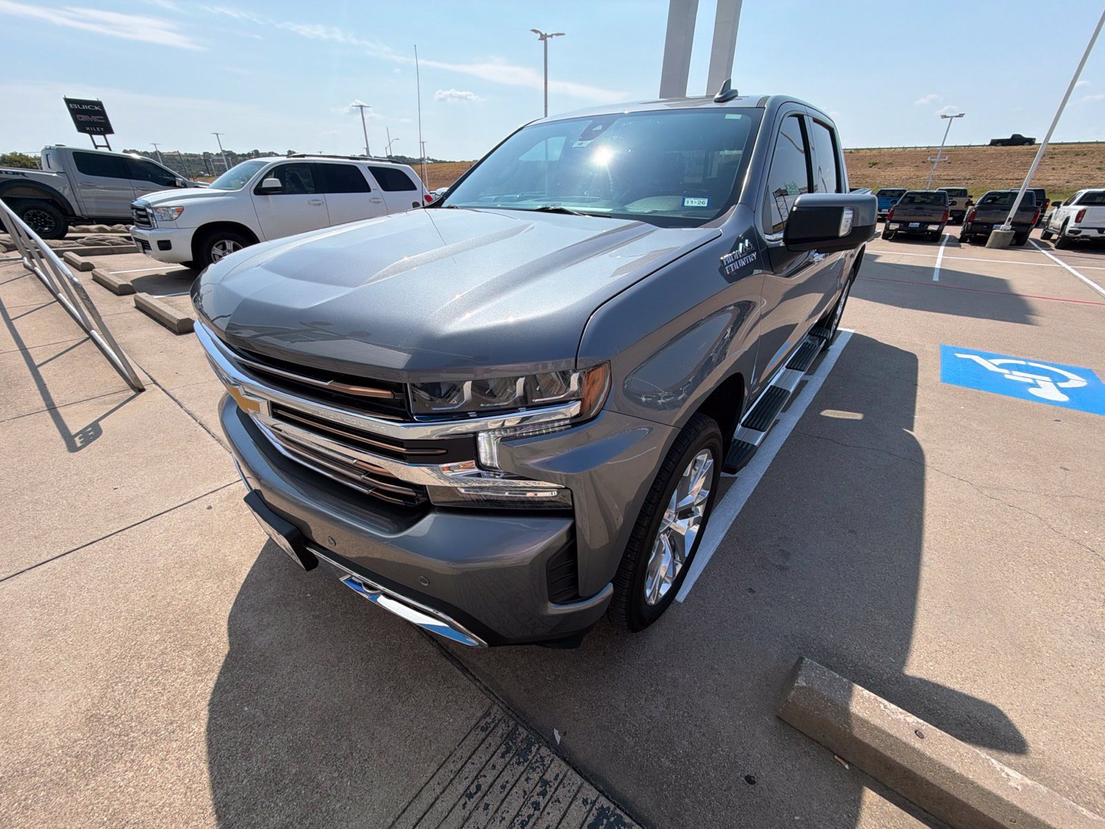 Used 2021 Chevrolet Silverado 1500 High Country AWD/4WD image 2