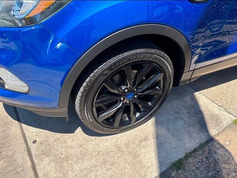 Used 2017 Ford Escape SE w/ Equipment Group 201A AWD/4WD image 5