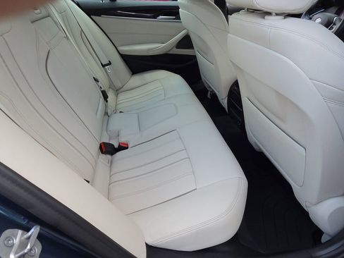 Used 2023 BMW 530i w/ Premium Package RWD image 18