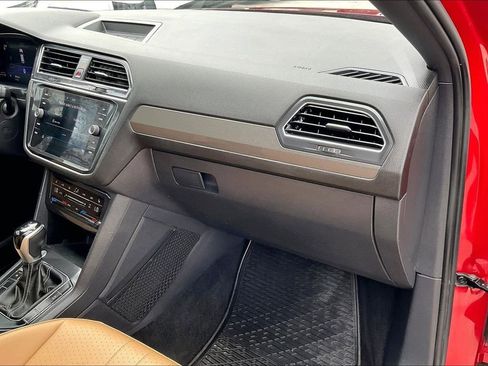 Used 2022 Volkswagen Tiguan SE image 22