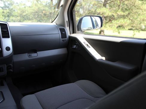 Used 2020 Nissan Frontier SV AWD/4WD image 11