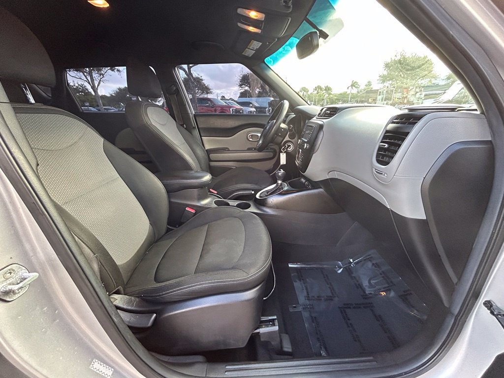 Used 2017 Kia Soul + FWD image 23