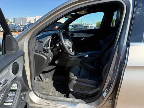 Used 2019 Mercedes-Benz GLC 300 4MATIC image 17