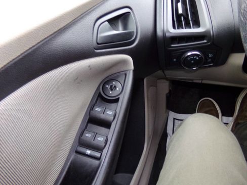 Used 2012 Ford Focus SE image 46