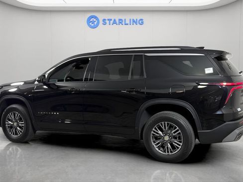 Certified 2025 Chevrolet Traverse LT w/ Driver Confidence Package FWD image 4