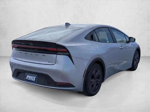 Used 2025 Toyota Prius LE image 5