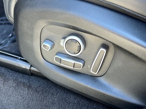 Used 2022 Land Rover Range Rover Sport SVR image 36