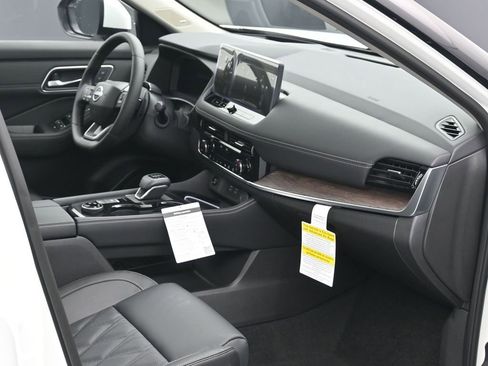 New 2026 Nissan Rogue Platinum w/ Tech Package image 6