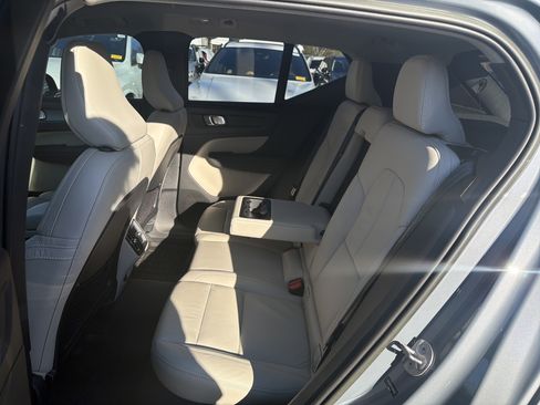 Certified 2023 Volvo XC40 B5 Plus w/ Protection Package Premier image 32