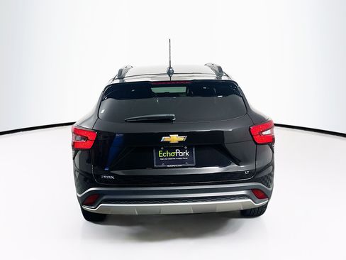 Used 2025 Chevrolet Trax LT w/ LT Convenience Package FWD image 7