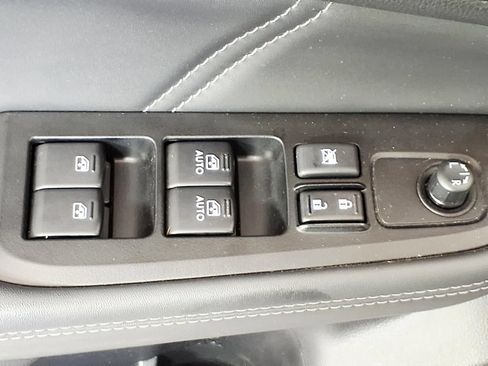 Used 2018 Subaru Outback 2.5i Limited AWD/4WD image 16