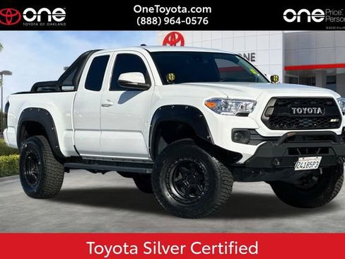 Used 2022 Toyota Tacoma SR AWD/4WD image 1