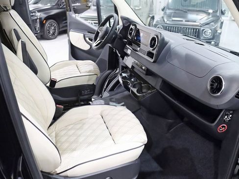 Used 2024 Mercedes-Benz Sprinter 3500 image 28