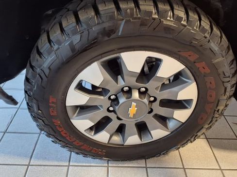 Used 2025 Chevrolet Silverado 2500 LT AWD/4WD image 5