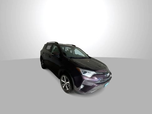 Used 2018 Toyota RAV4 XLE AWD/4WD image 2