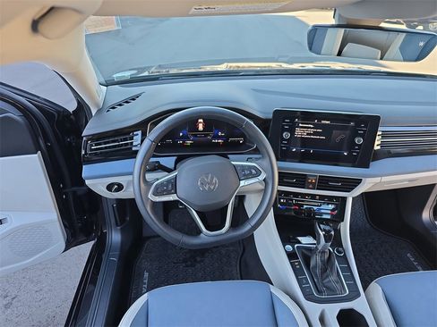 Certified 2025 Volkswagen Jetta SE image 13