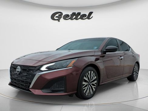 Used 2024 Nissan Altima 2.5 SV FWD image 1