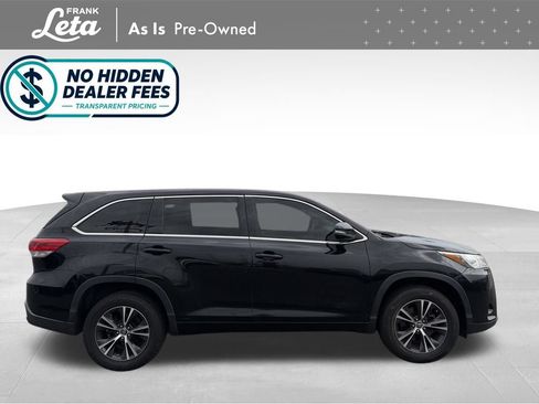 Used 2018 Toyota Highlander LE FWD image 6