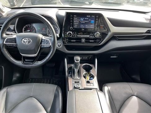 Used 2022 Toyota Highlander Limited image 8