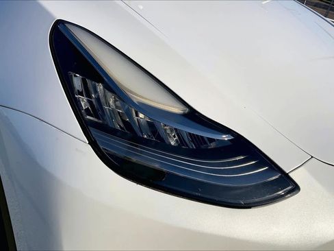 Used 2022 Tesla Model Y Long Range image 26
