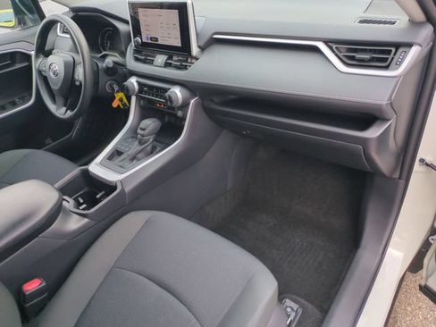 Used 2025 Toyota RAV4 LE AWD/4WD image 19
