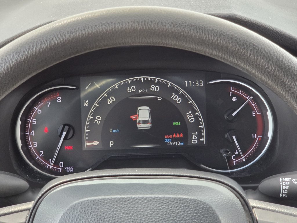 Used 2025 Toyota RAV4 XLE FWD image 16