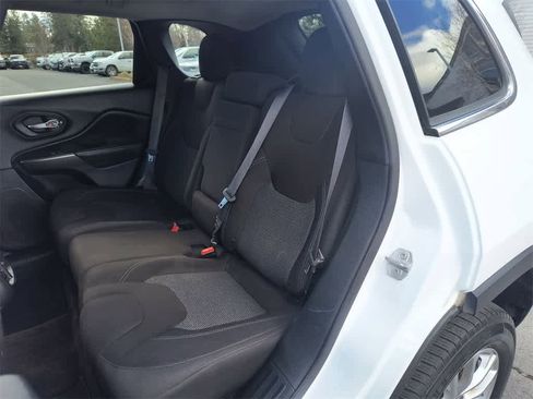 Used 2019 Jeep Cherokee Latitude w/ Popular Appearance Group image 21