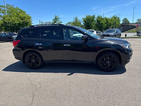 Used 2018 Nissan Pathfinder SL w/ Midnight Edition Package AWD/4WD image 11