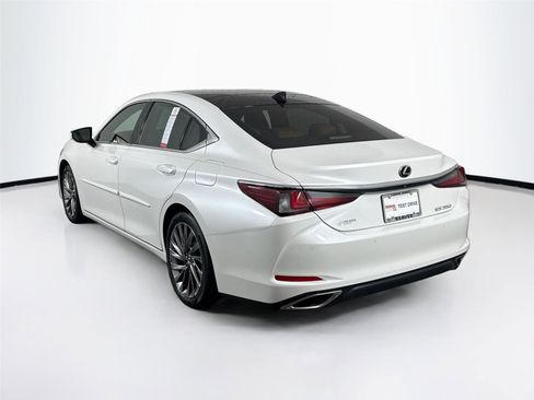 Used 2019 Lexus ES 350 Ultra Luxury image 2