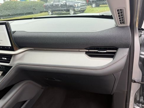 Used 2025 Ford Explorer Active image 35