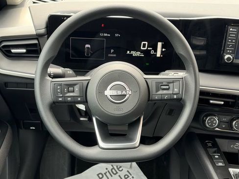 Used 2025 Nissan Kicks S image 32