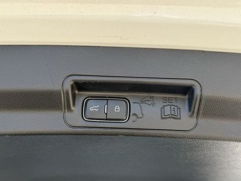 Used 2021 Ford Explorer XLT RWD image 33