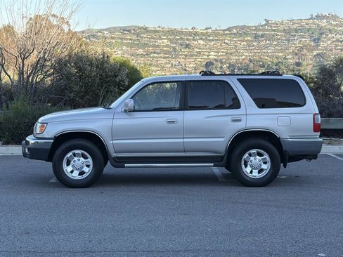 Used 2000 Toyota 4Runner SR5 image 3