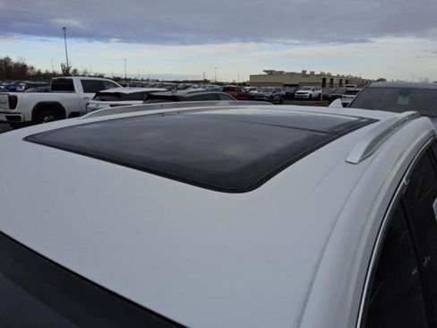 Used 2025 Cadillac XT6 Luxury image 2