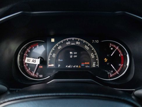 Used 2025 Toyota RAV4 LE image 33