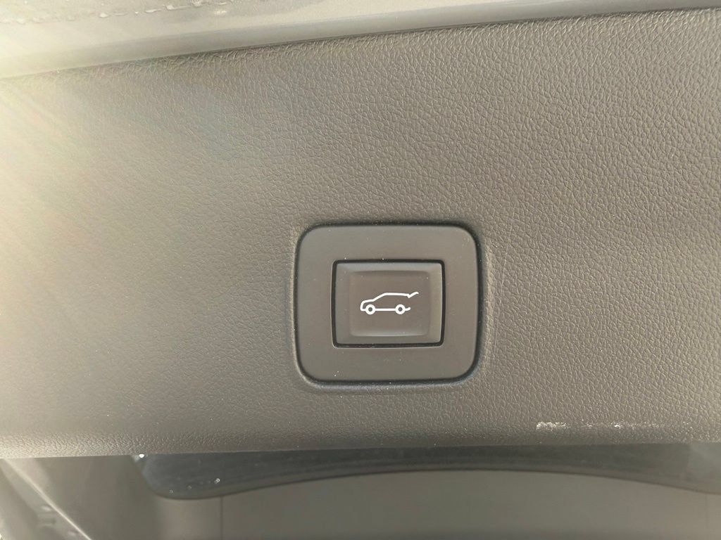 Used 2023 Chevrolet TrailBlazer RS w/ Sun and Liftgate Package AWD/4WD image 29