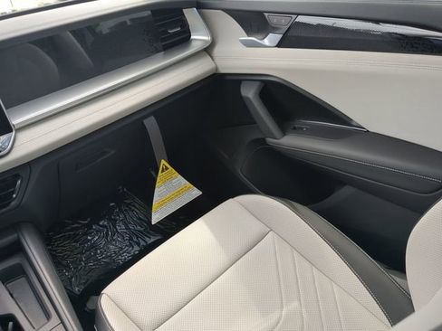 New 2026 Volkswagen Tiguan SE FWD image 16