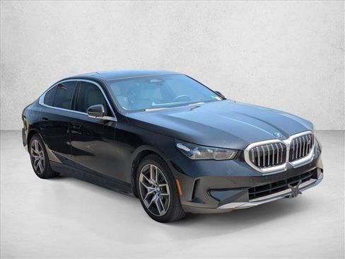 Used 2024 BMW i5 eDrive40i w/ Executive Package RWD image 3