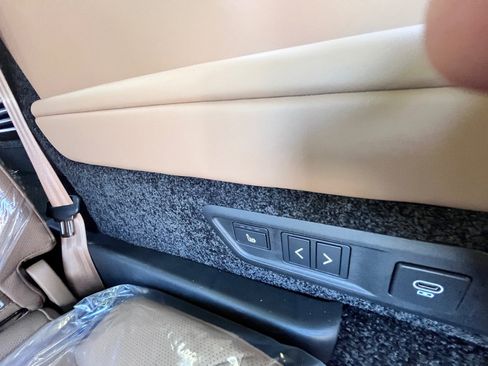 Used 2025 Land Rover Range Rover Long Wheelbase Autobiography image 24