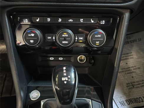 Used 2022 Volkswagen Taos SEL w/ Panoramic Sunroof Package AWD/4WD image 12