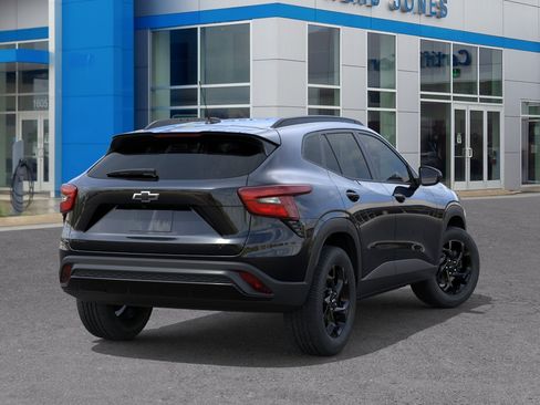 New 2026 Chevrolet Trax LT w/ Sunroof Package FWD image 4