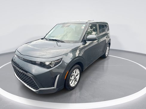 Used 2025 Kia Soul LX w/ LX Technology Package FWD image 8