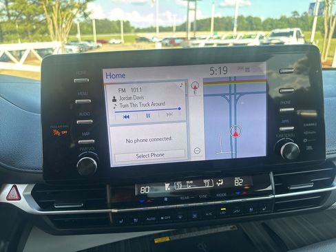 Used 2024 Toyota Sienna Limited AWD/4WD image 33